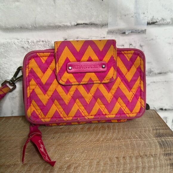 Vera Bradley ZIGGY ZAGS Smartphone Wristlet Wallet Retired Pattern - Picture 1 of 6